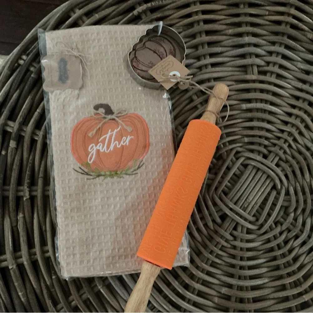 NWT Mud Pie Set of Gather Embroidered Pumpkin Towel and Rolling Pin Set